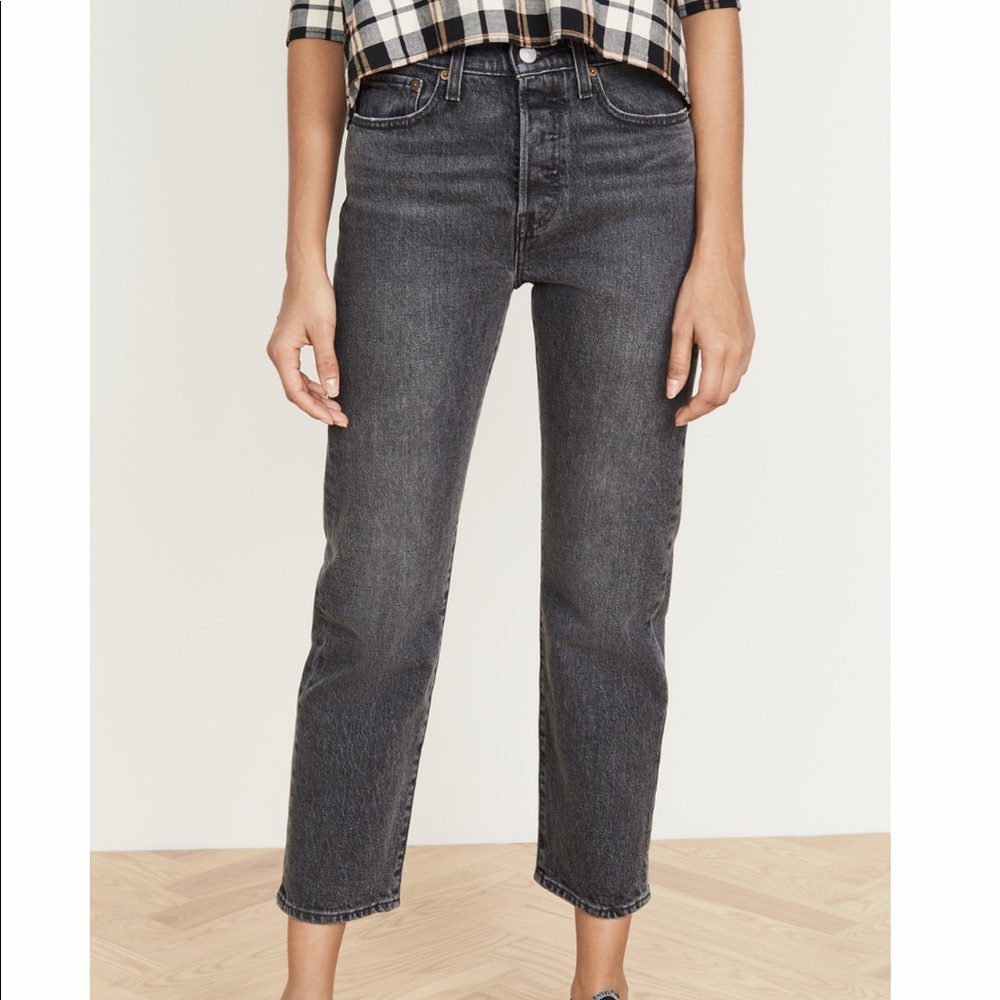 Levi’s Wedgie Jeans in Break a Leg Washed Black Charcoal Gray